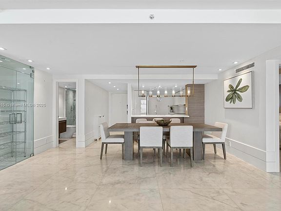 5th image of 2625 Collins Ave APT 1106