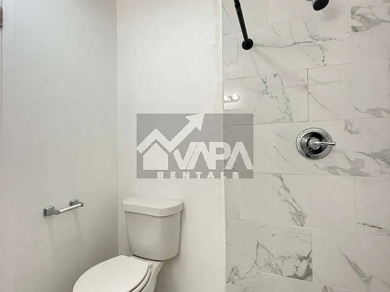 5419 Lake Grove Dr — Photo 10