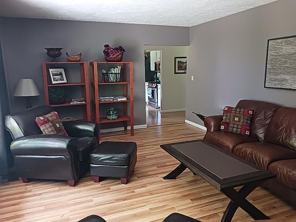 5th image of 8222 S Watkins Ln
