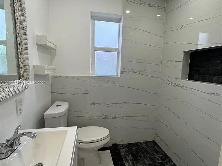 2380 NW Flagler Ter #R — Photo 8