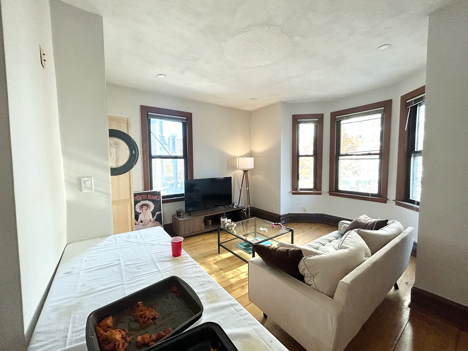 3 bed, 1200 sqft, $4,800 — Photo 2