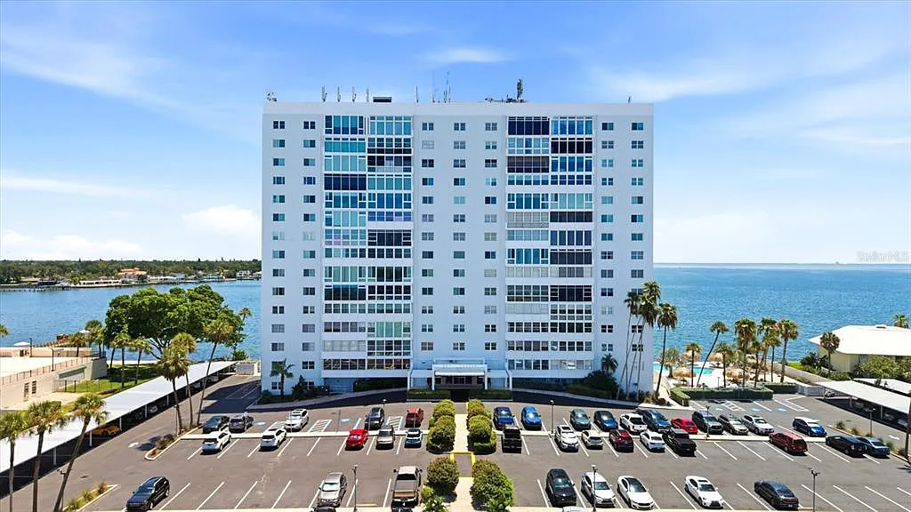 1 bed, 1.5 bath, 900 sqft, $2,500 — Photo 2
