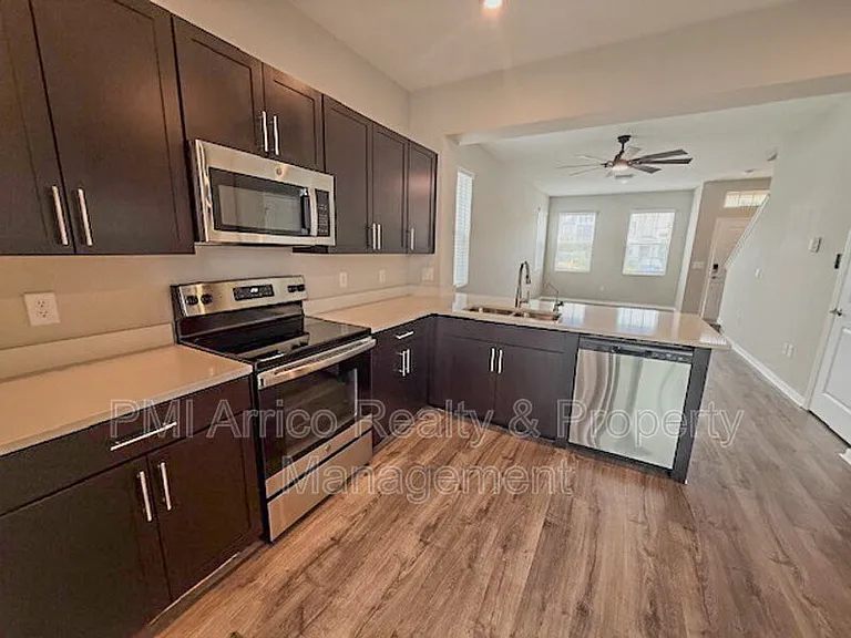 6334 Fairmont Ln — Photo 8