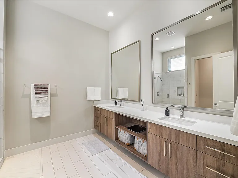 1004 California St #203 — Photo 25