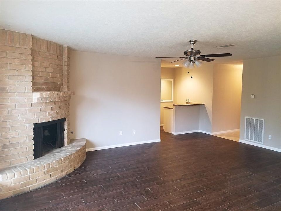 1st image of 15715 Hickory Knoll Dr