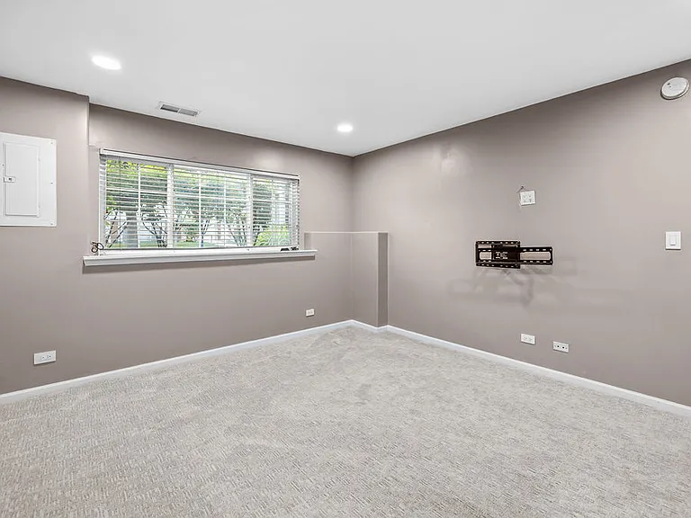 122 Andover Dr — Photo 24