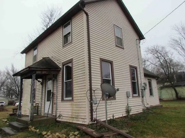 301 S Blaine St, Leaf River, IL 61047