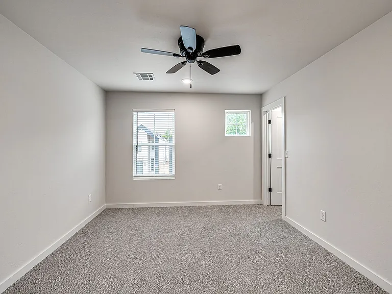608 W 2nd St #110 — Photo 31
