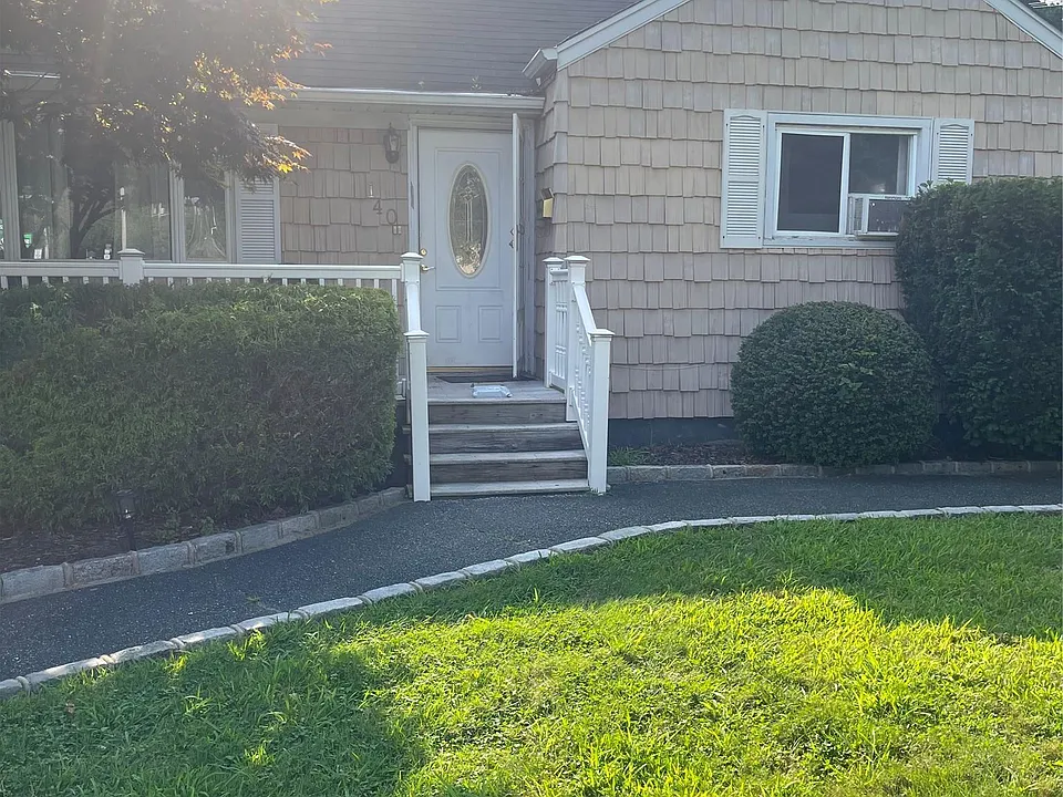 140 Nassau Ave #2