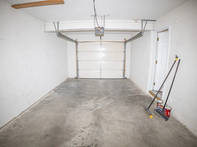 325 S Summit Dr #A — Photo 16