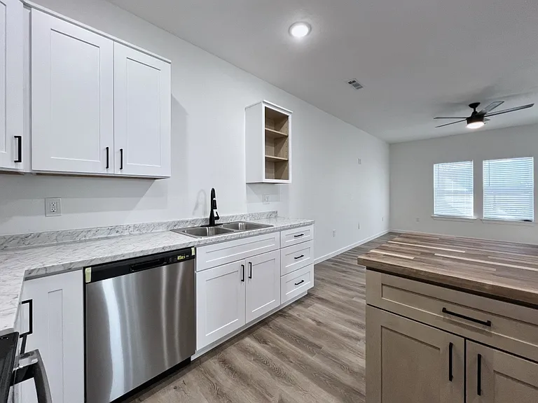 351 S Johnson St — Photo 8