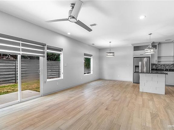 4th image of 1929 Sunset Dr