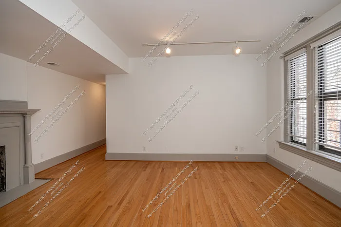 211 W 9th St #5 — Photo 23