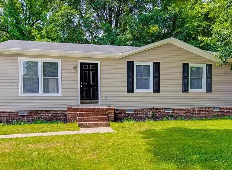 409 W Vandalia Rd — Photo 3