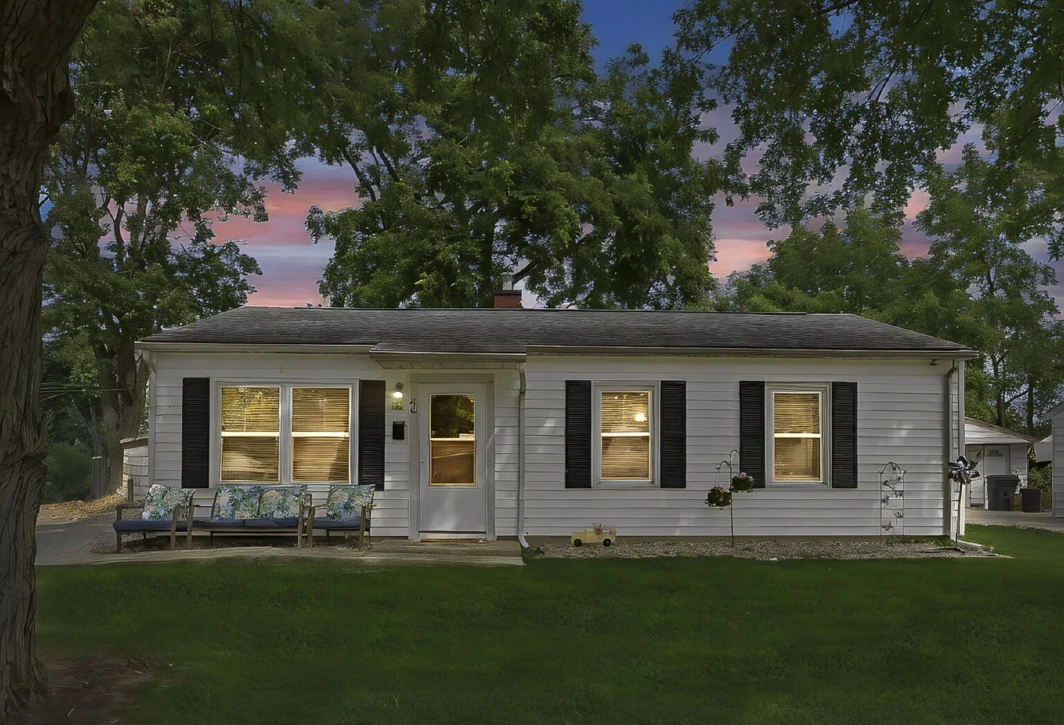 3 bed, 1.0 bath, 925 sqft, $1,595 — Photo 1