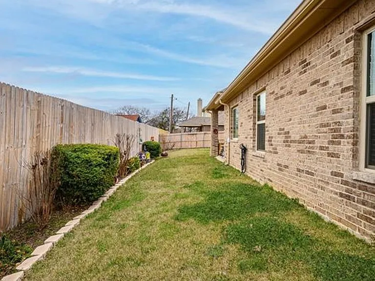 4036 Carver Ct — Photo 3
