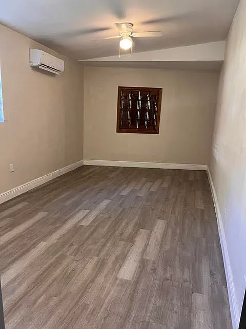1 bed, 350 sqft, $900 — Photo 4