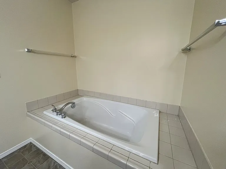 3615 NW Lansbrook Ter — Photo 37