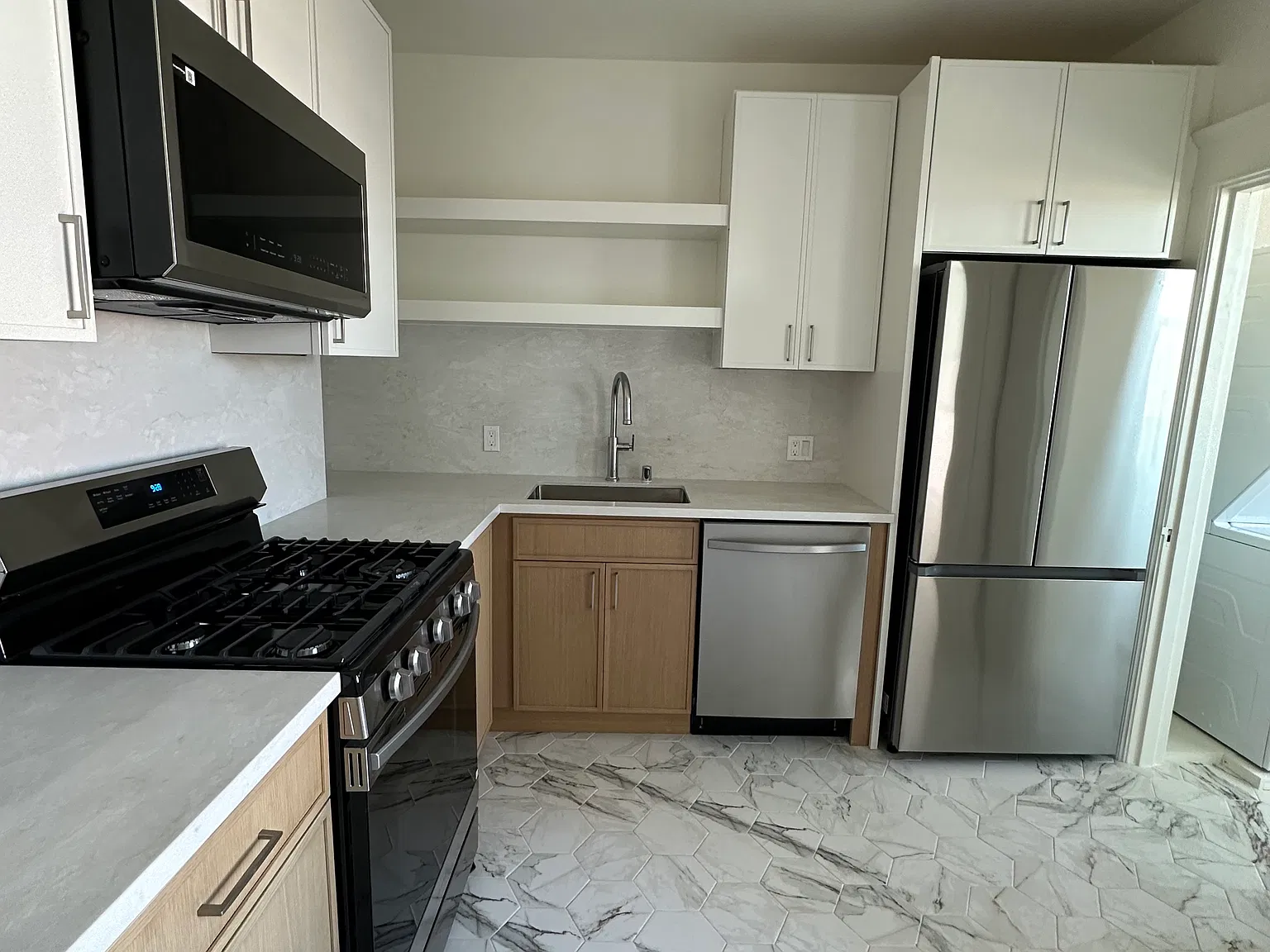 1 bed, 833 sqft, $5,250 — Photo 2