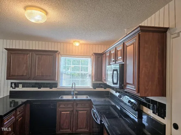 5301 Peacenest Dr, Raleigh, NC 27610