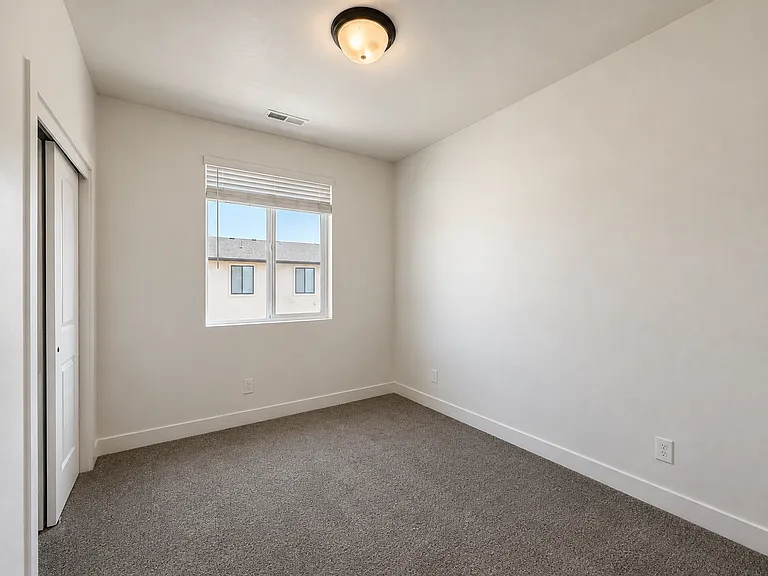 532 S 1080 W — Photo 16
