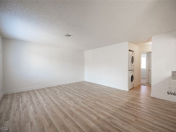 4th image of 4300 N Lamont St APT 234