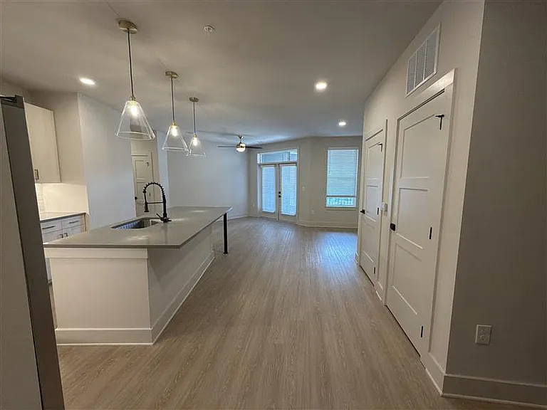 District on the Etowah Apartments — Photo 1069
