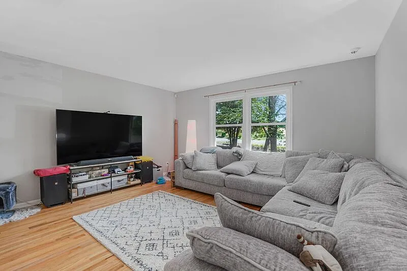 3 bed, 2.5 bath, 1792 sqft — Photo 4