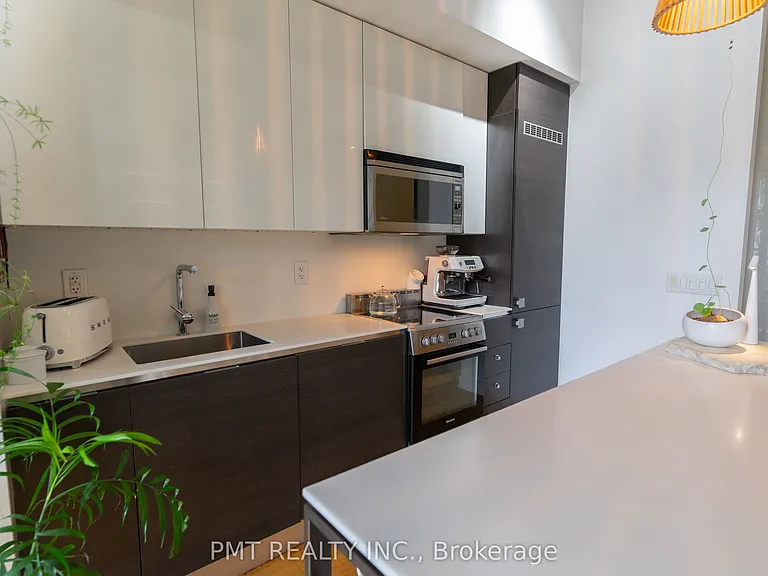 8 Dovercourt Rd #204 — Photo 4