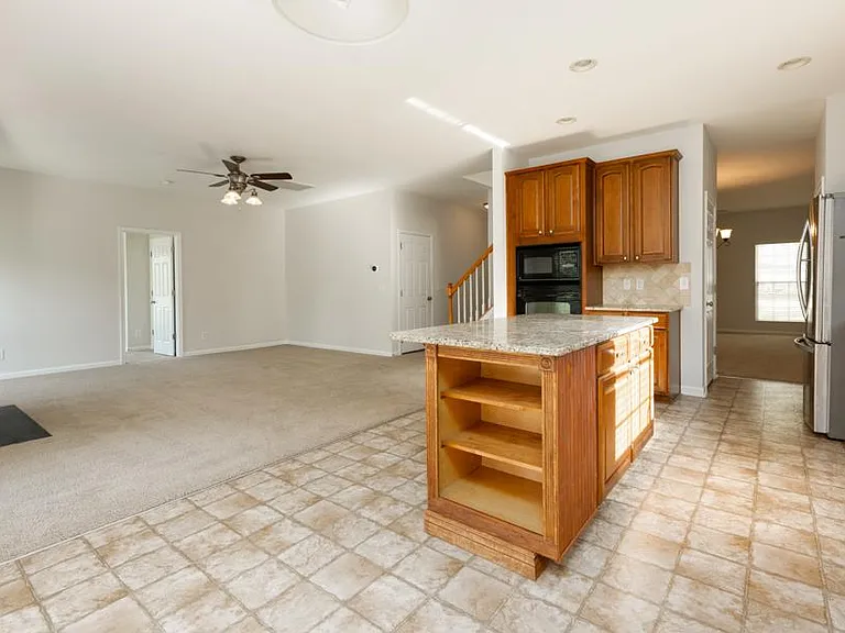 5203 Helsley Ct — Photo 3