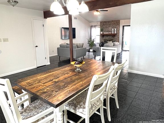 5th image of 10310 Country Corner
