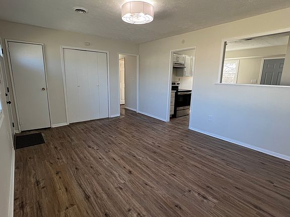 4th image of 463 Florence Ave