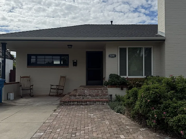 579 W C St — Photo 2