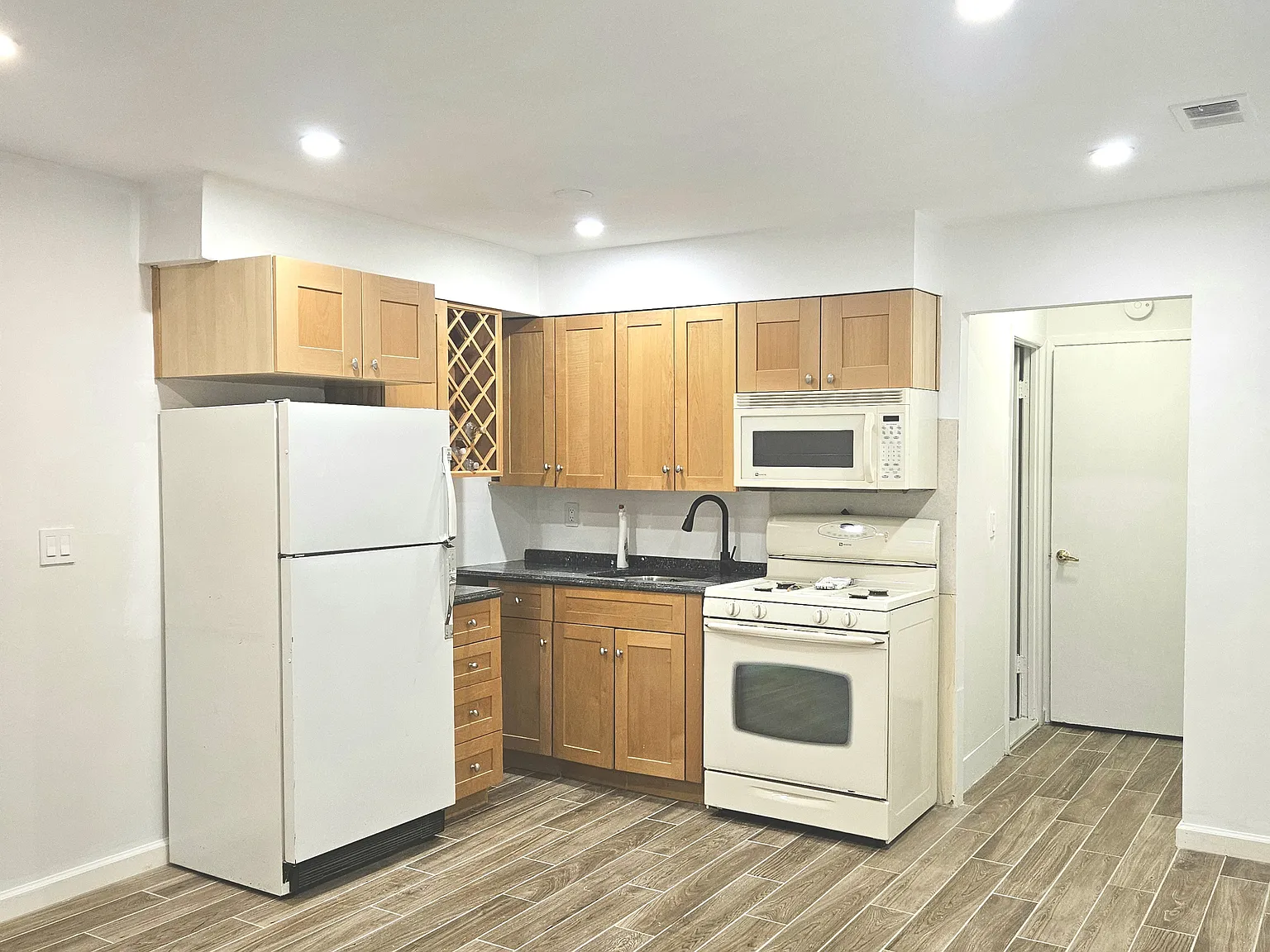 375 Jefferson Ave — Photo 4