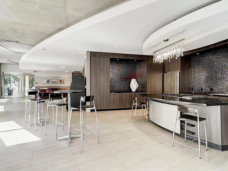 1901 Post Oak Blvd #1404 — Photo 14