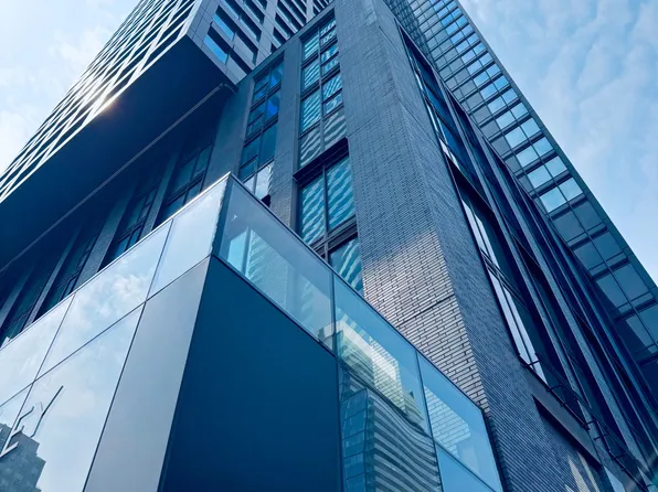 8 Wellesley St W #4505, Toronto, ON M4Y 1E7