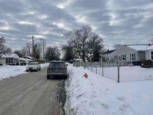 4th image of 3003 Hiawatha St