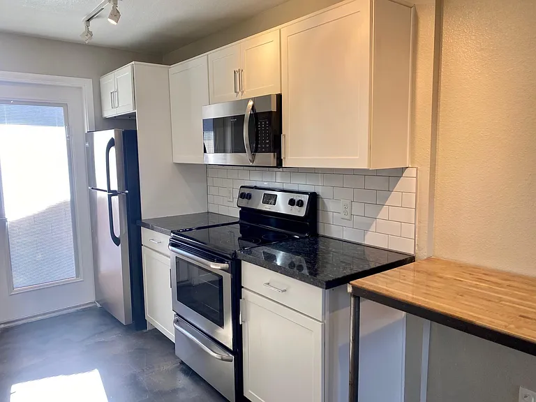 4207 N 27th St #9 — Photo 11