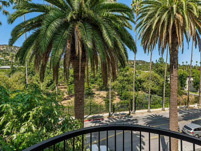 7560 Hollywood Blvd #4002 — Photo 30