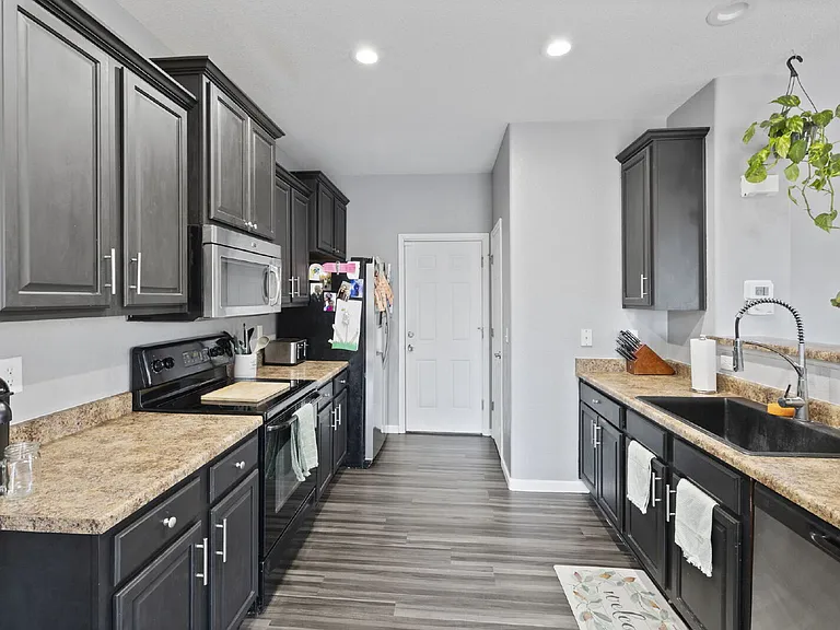 7555 Gallard Hts — Photo 11