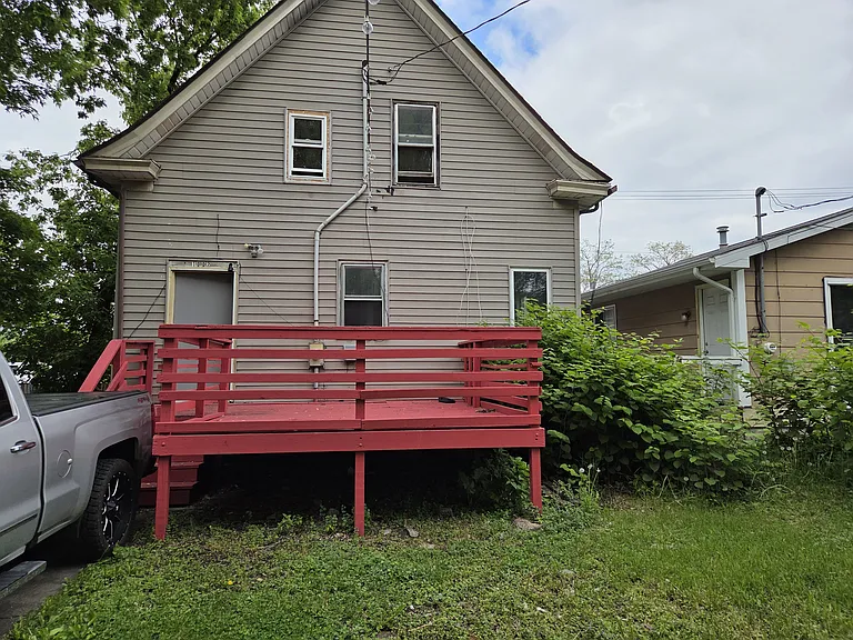 1002 Concordia Ave — Photo 2