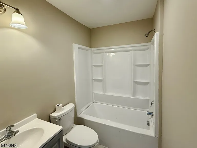 175 E Main St — Photo 13