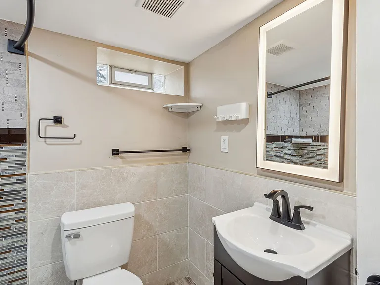 1450 N Marston St — Photo 37