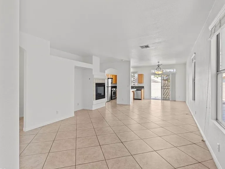 1424 Still Creek Ave — Photo 4