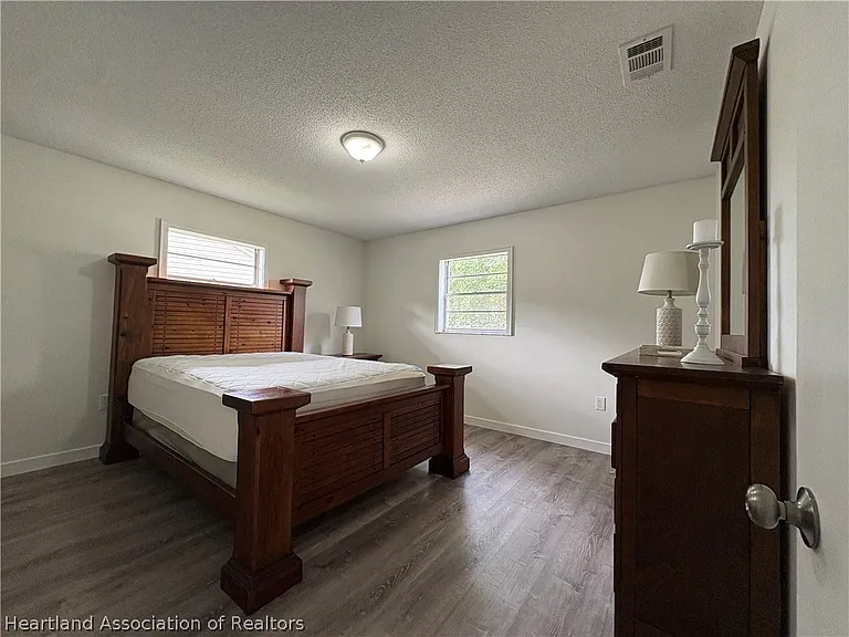 1008 Lagrande Blvd — Photo 12