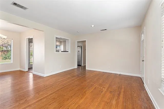 3 bed, 1250 sqft, $2,800 — Photo 3