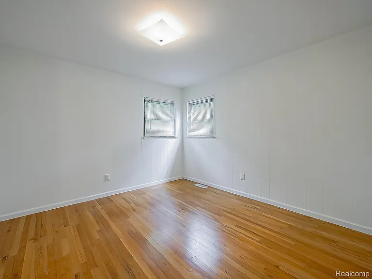 7580 Thornwood St — Photo 43