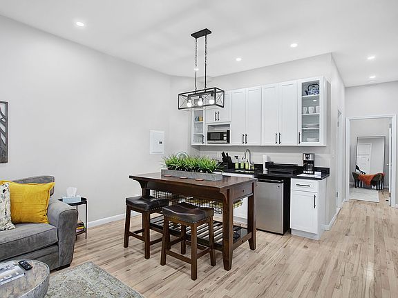 4th image of 133 Wyckoff St #1