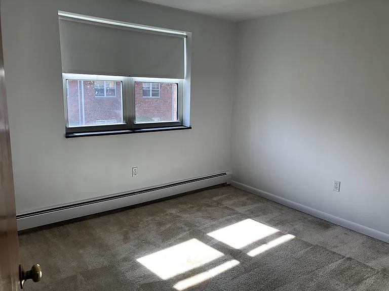 Lexington St Apartments — Photo 96