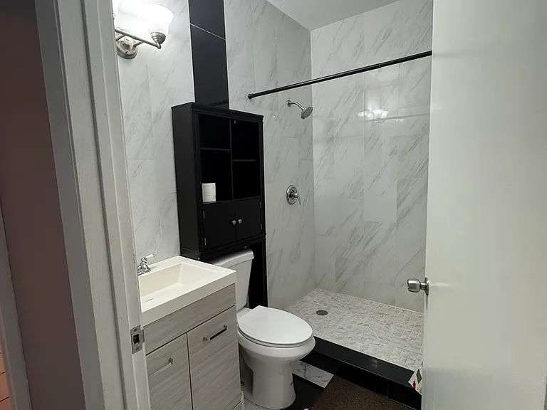 628 NW 1st St #2 — Photo 3